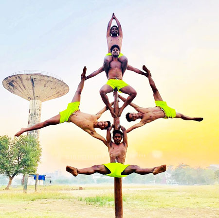 Artistes indiens d'acrobalance