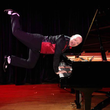 Comedy Pianist Jon Courtenay