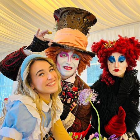 Prenota i Personaggi di Alice in Wonderland - Artisti Interattivi per  Eventi