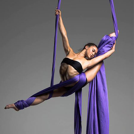 Aerial Dancer Olanda