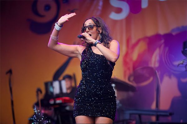 Book Female Vocalist Netherlands | Scarlett Entertainment