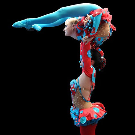 Akrobatik-Duo für Verrenkungen