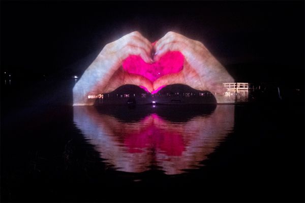 Book Outdoor Water Screen Projection | Scarlett Entertainment
