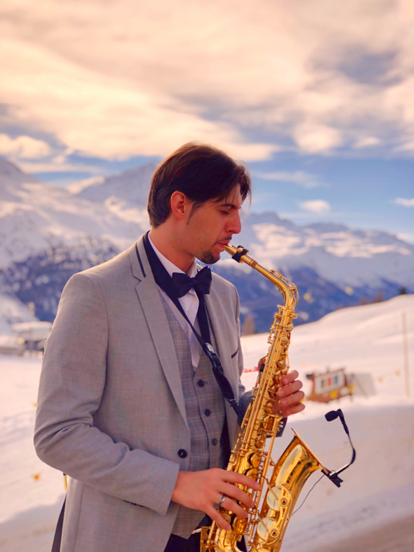 Joueur de saxophone pour événement en Espagne - Engagez un joueur de  saxophone