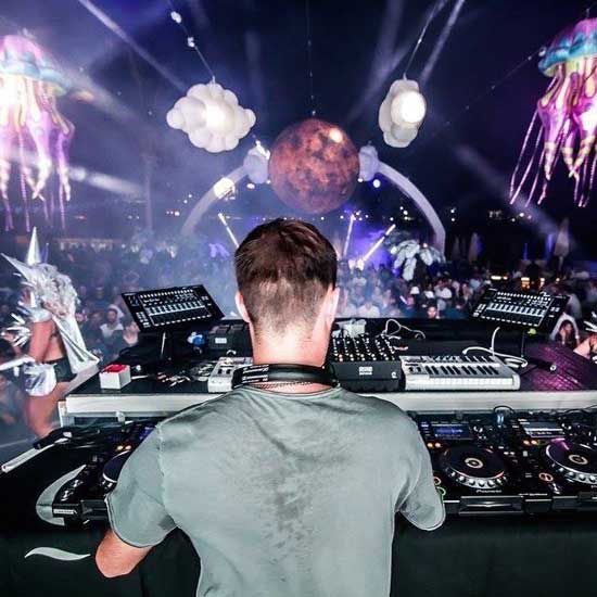 DJ del Club Británico en Dubai