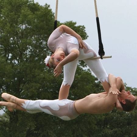 Dúo de Acróbatas Aéreos y Trapecistas