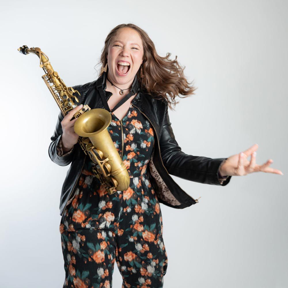 <em>Musicista di sassofono femminile</em>