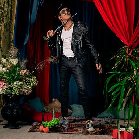 Sword Swallower Italy