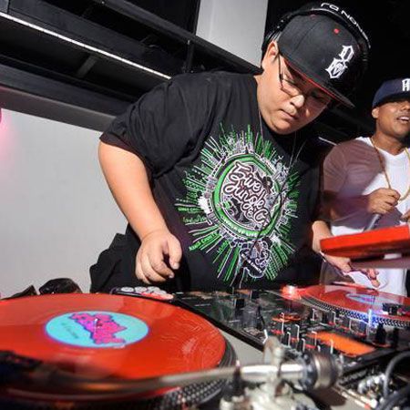 DJ T Singapour