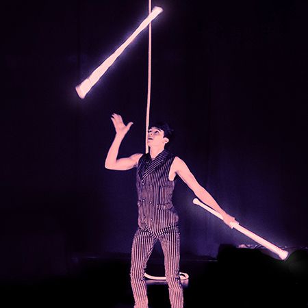 Girador de bandera, batuta y hula hoop