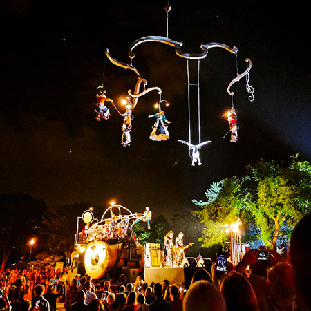 Desfile de música y violines aéreos