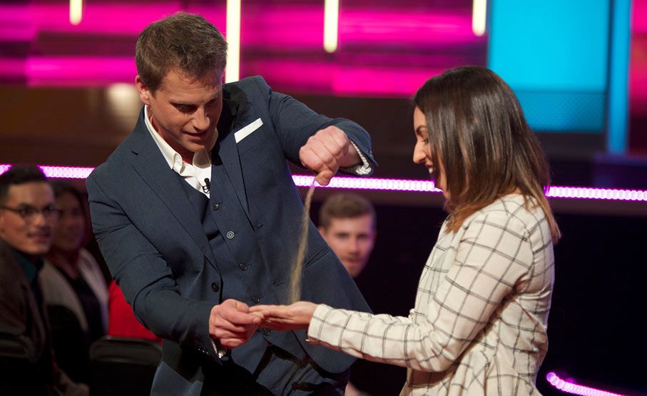 Book A Stage & Roaming Magician Las Vegas | Scarlett Entertainment