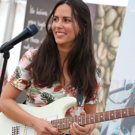 Cantante y guitarrista en solitario en Londres