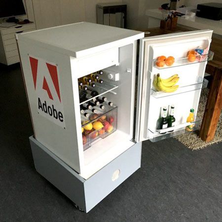 Sprechender Roboter-Kühlschrank