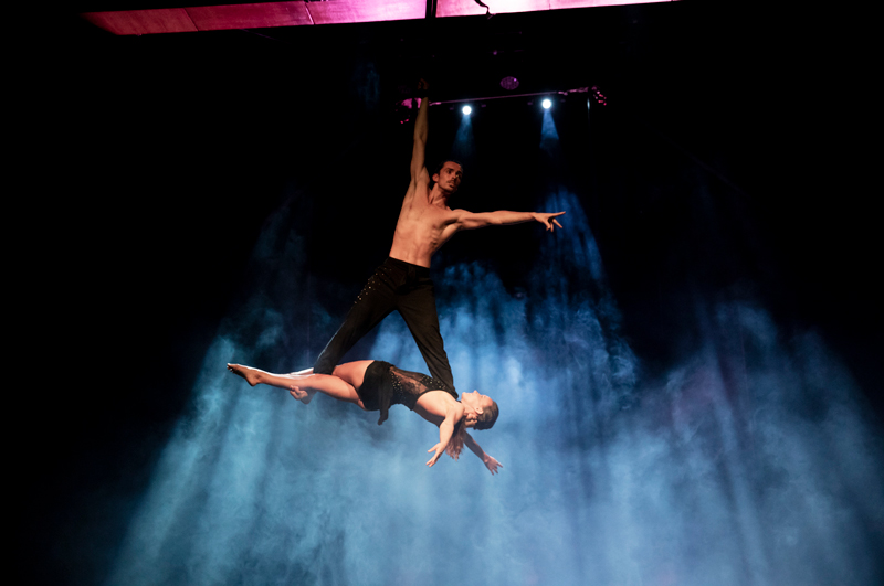 Hire Aerialists – Book Aerial Duo | Aerial Act Spain