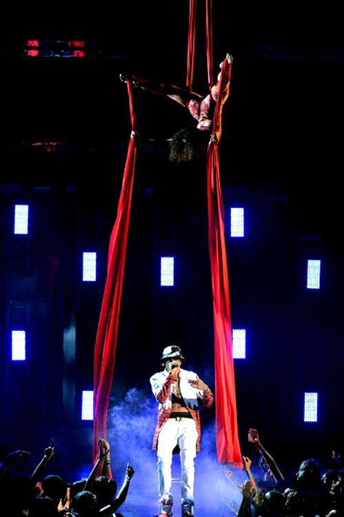 Hire Silk Aerialist Las Vegas Book Silk Aerial Act Scarlett Entertainment Usa 