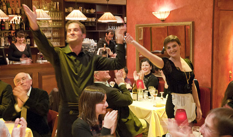 hire-singing-waiters-paris-opera-waitresses-paris-opera-themed