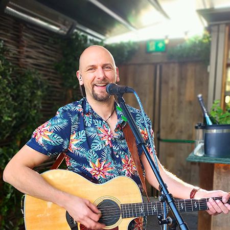 Solo Singer & Guitarist Dublin