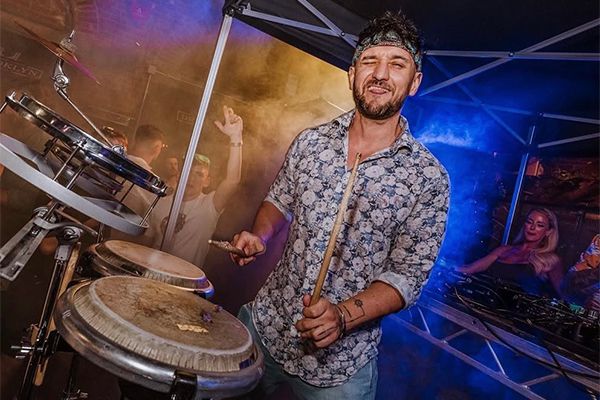 Bongo Player UK - Musicians for DJs | Scarlett Entertainment