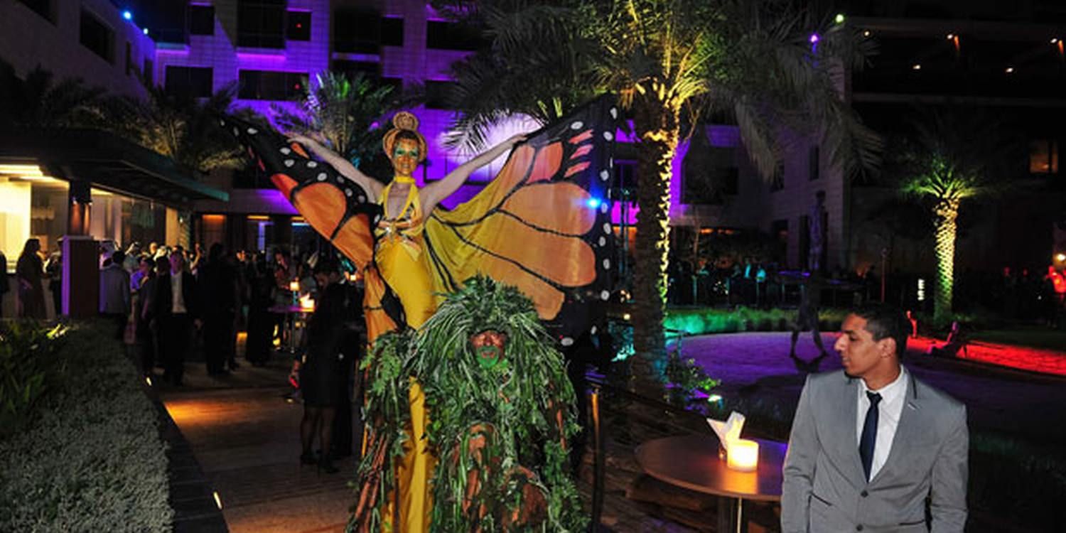 Hotel Opens On A High With Scarlett Stilt Act