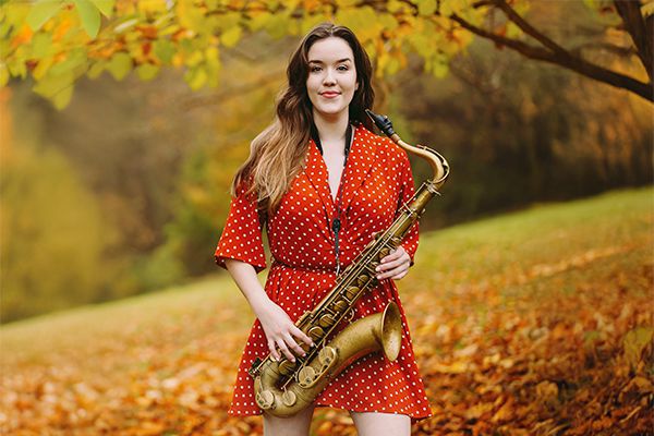 Book Female Sax Player Cardiff | Scarlett Entertainment
