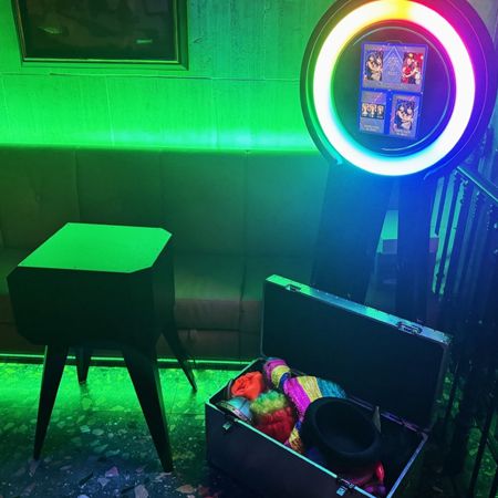 Compact Selfie Station