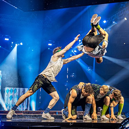 Lederhosen Breakdance Show