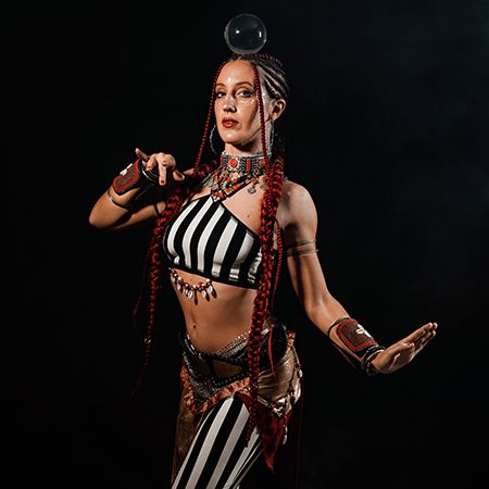 Mujer Contact Juggler Madrid