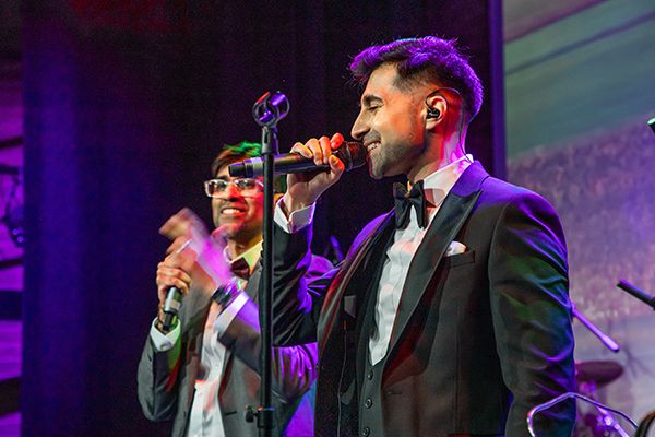 Book Bollywood Singer and Performer | Scarlett Entertainment