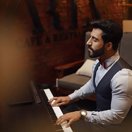 Männlicher Pianist Riyadh