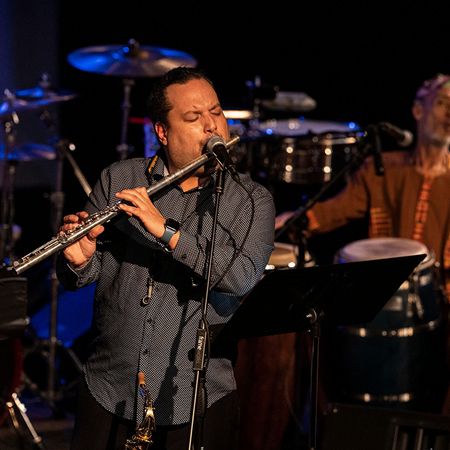 ```html
<h1>Latin Music Trio New York</h1>
```  