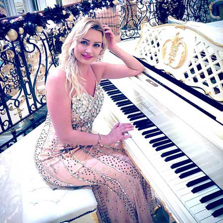 Pianista Femenina de Dubai