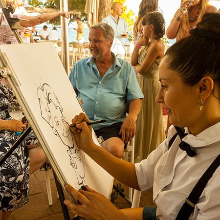 Weibliche Karikaturistin Mallorca