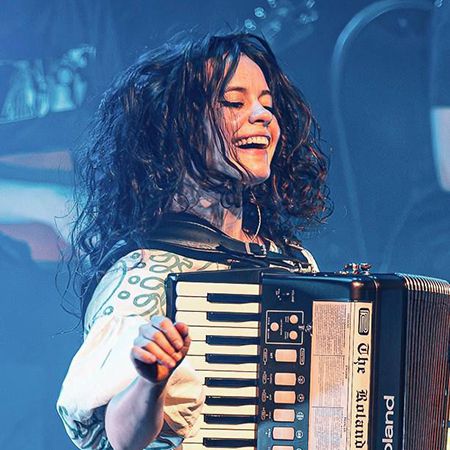 Femme Accordion Arabie Saoudite