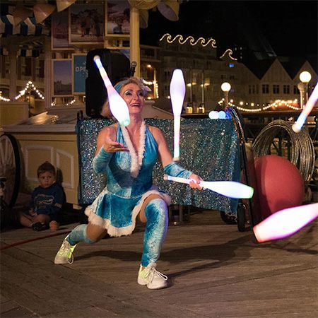 Artista de malabares con LED