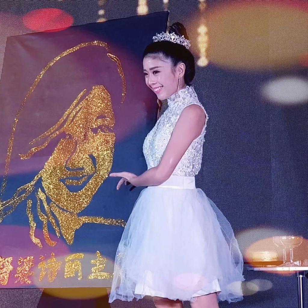 Speed & Glitter Painting Artist