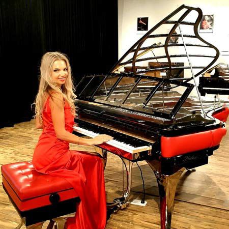 Weibliche Luxus-Event-Pianistin