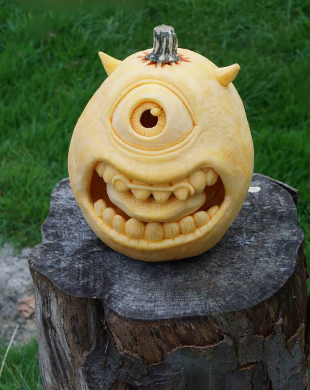 Hire Pumpkin Carver UK - Live Pumpkin Carving | Lancashire