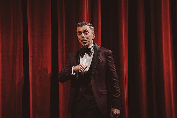 Book Italian & English Emcee Milan | Scarlett Entertainment