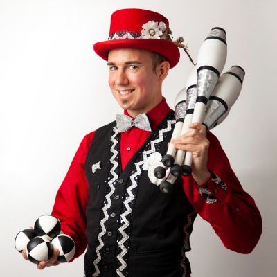 Roaming Circus Juggler CA