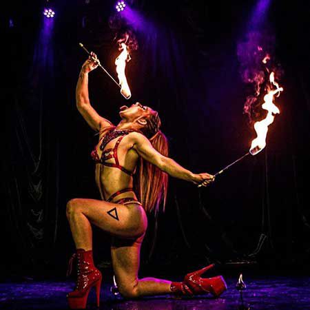 Femme cracheuse de feu Las Vegas