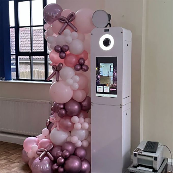 Selfie Tower Pod Booth