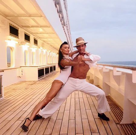Couple de danse latine et de danse de salon