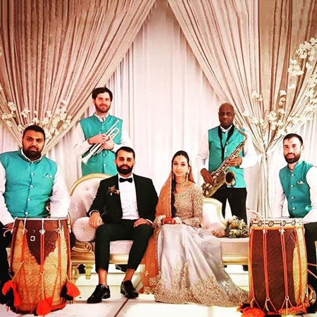 Joueurs de dhol et groupe de baja