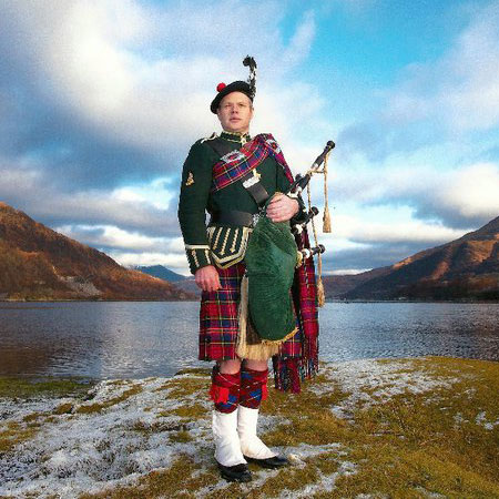 Solo Scottish Bagpiper