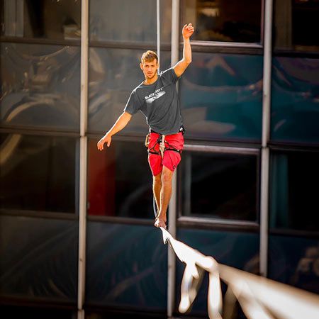Slackline Stunt Group