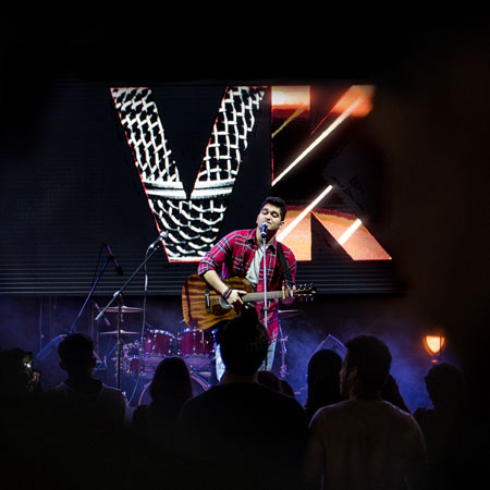 Chanteur Compositeur de Dubaï