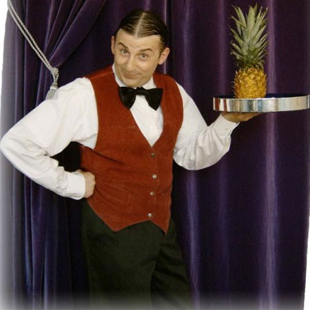 Komödiantische Kellner Show