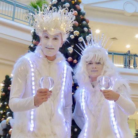 Jongleurs de contact de personnages de glace