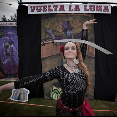 Danza Folclórica con Espadas